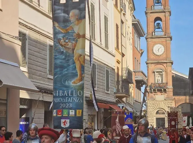 B&B A 2 Passi 파엔차